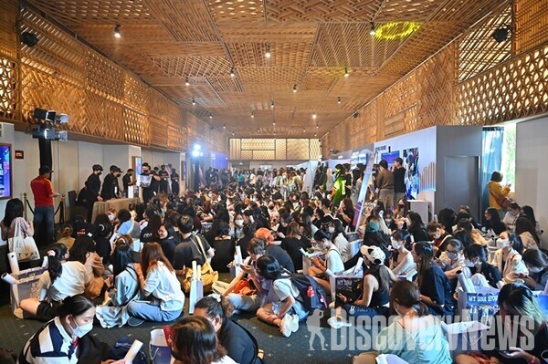 사진= 8월 2일, 베트남 호찌민시 젬센터에서 개최된 _마이 소울 서울 인 호찌민_ 행사에 참석해 공연을 기다리고 있는 베트남 시민들    ⓒ서울관광재단