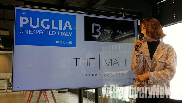 사진= 이탈리아 관광청 한국사무소 김보영대표가 이번 행사를 위해 참여한 이탈리아 풀리아 관광청, 볼로냐 관광청 및 더 몰 아울렛등을 소개하고 있다. ⓒ디스커버리뉴스 정기환 기자