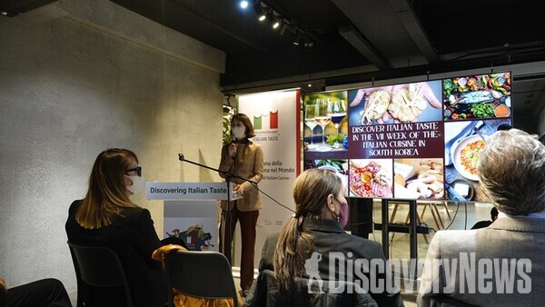 ​▲제7회 세계 이탈리아 음식 주간 B2B 워크숍에서 이탈리아관광청 김보영대표가 발표를 하고 있다. ⓒ디스커버리뉴스 정기환 기자​
