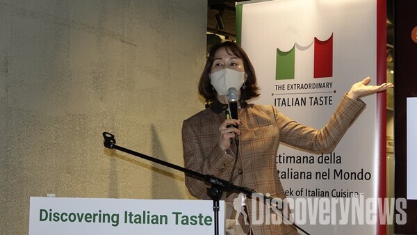 ▲제7회 세계 이탈리아 음식 주간 B2B 워크숍에서 이탈리아관광청 김보영대표가 발표를 하고 있다. ⓒ디스커버리뉴스 정기환 기자​