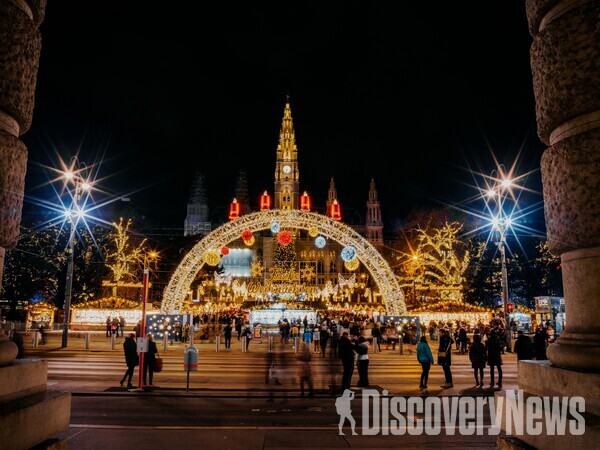 ▲ 크리스마스 시즌 비엔나 시청사 광장 전경 ©WienTourismusJulius_Hirtzberger