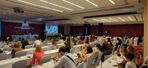 태국 방콕에서 열린 ‘ICAD 2022’에 참가하여 강의를 진행한 권한진 대표 [사진=울트라브이 제공]