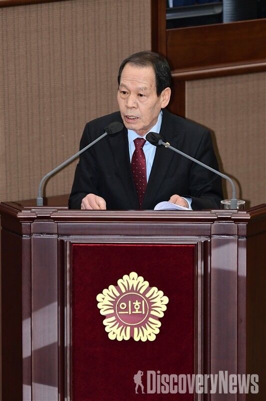 ▲ 윤종복 의원(국민의힘·종로1)이 21일 서울시의회 본회의장에서 열린 제316회 임시회에서 질의응답을 하고 있다.