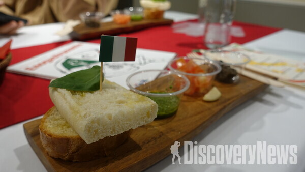 ▲홍신애와 떠나는 이탈리아 부르게스타 클래스 여행의 시식 음식 ⓒ디스커버리뉴스 정기환 기자