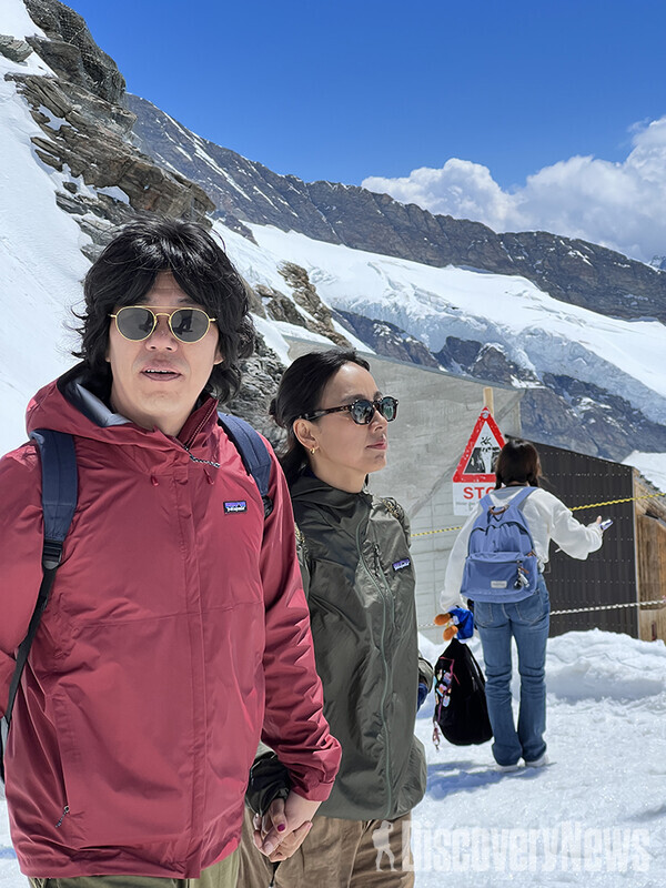 Cantores Lee Hyo-ri e Lee Sang-soon são um casal em Jungfraujoch   [사진=스위스정부관광청]