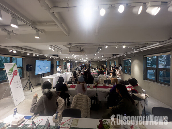 이탈리아 음식 세미나 참석자들이 강연을 경청하고 있다. [사진=디스커버리뉴스]