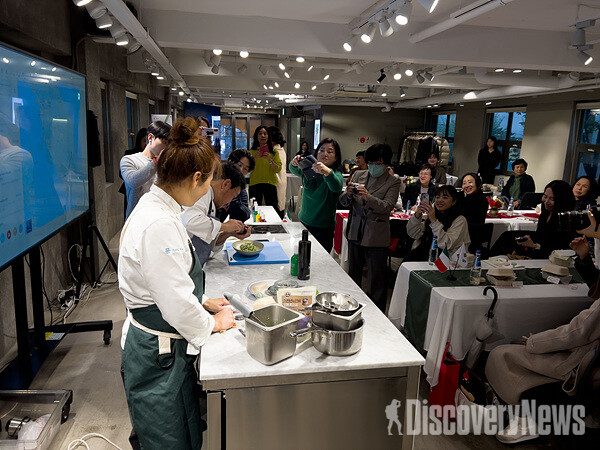 이날 세미나 참석자들은 트로피에 알 페스토(Trofie al pesto), 카프레제(caprese)를 직접 시식하는 기회를 갖기도 했다. [사진=디스커버리뉴스]