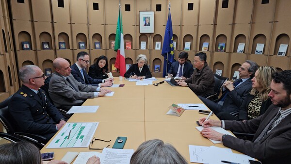 Staff Meeting (대사관 정례 회의)  [사진=주한이탈리아대사관]