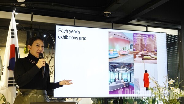 '마리아 포로' 밀라노 살로네 델 모빌레 회장이 강연을 진행하고 있다.  [사진=디스커버리뉴스 정기환 기자]