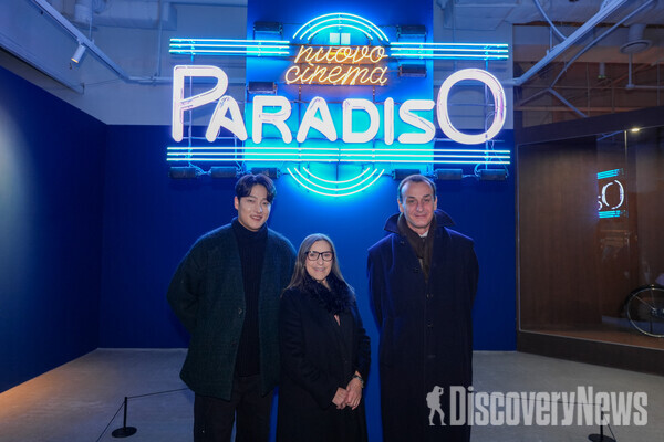 왼쪽부터, 숲인터내셔날 양준보 대표, 미켈라 린다 마그리(Michela Linda Magri) 주한이탈리아문화원장, 크로스미디어 그룹 페데리코 달가스 판돌피니(Federico Dalgas Pandolfini) 대표   [사진=디스커버리뉴스 정기환 기자]