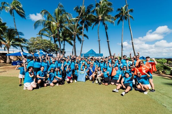 OUTRIGGER Genki Ball Making Team Group Picture at Waikīkī Aquarium   [사진=아웃리거리조트]