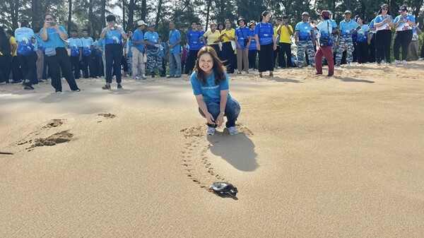 OUTRIGGER Khao Lak Beach Resort Host Releases Turtle    [사진=아웃리거리조트]