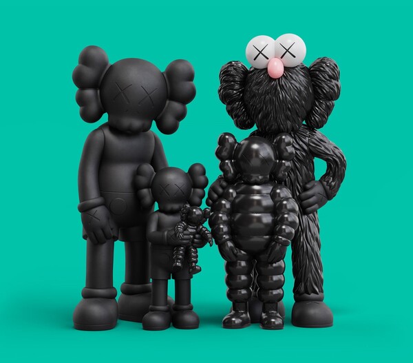 KAWS, Família [Foto = Museu de Arte Moderna de São Francisco]