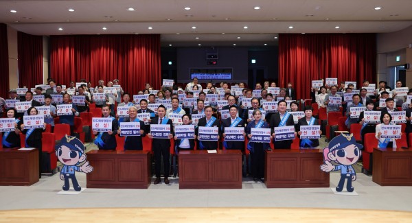 진도해양경찰서 신설 범추진위원회가 7일 오후 진도군청 대회의실에서 출범식을 가졌다.(사진=진도군 제공)
